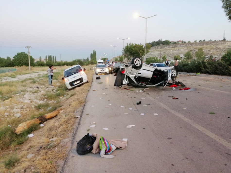 Karaman'da Düğün Konvoyunda Feci Kaza 3 yaralı