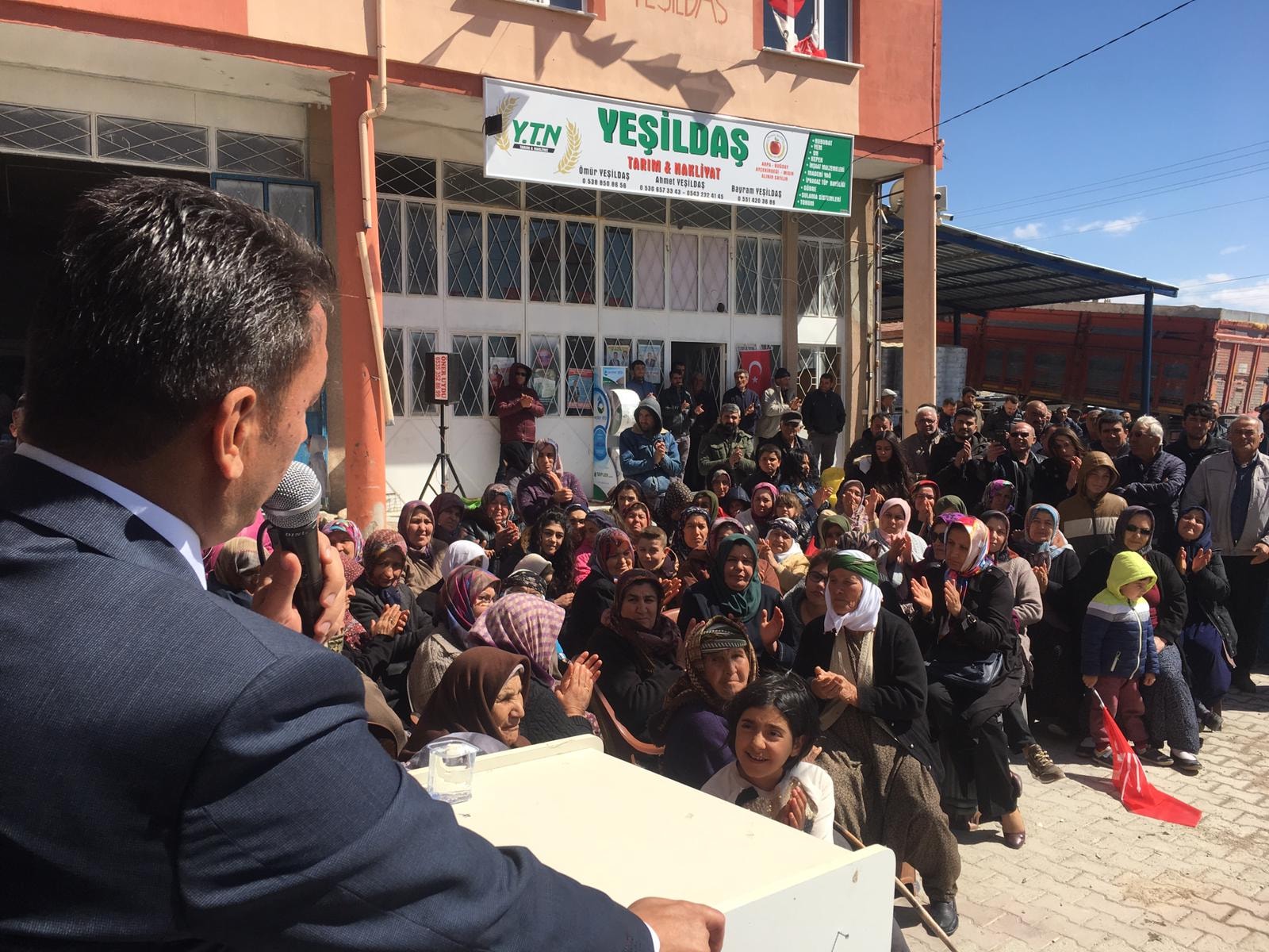 CHP'DEN AKÇAŞEHİR'DE GÖVDE GÖSTERİSİ