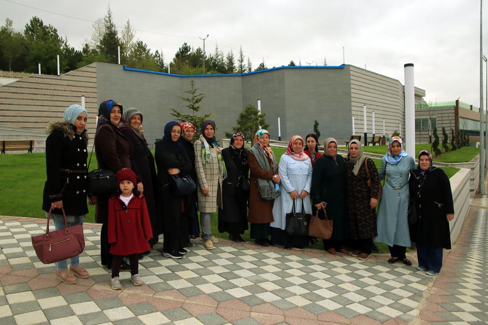 KARAMANLI HANIMLARIN ŞEHİR GEZİLERİ DEVAM EDİYOR