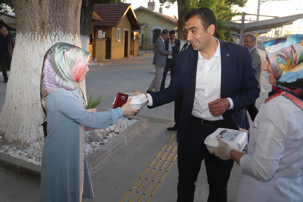 Karaman Belediyesi, Tren Yolcularını da Unutmadı