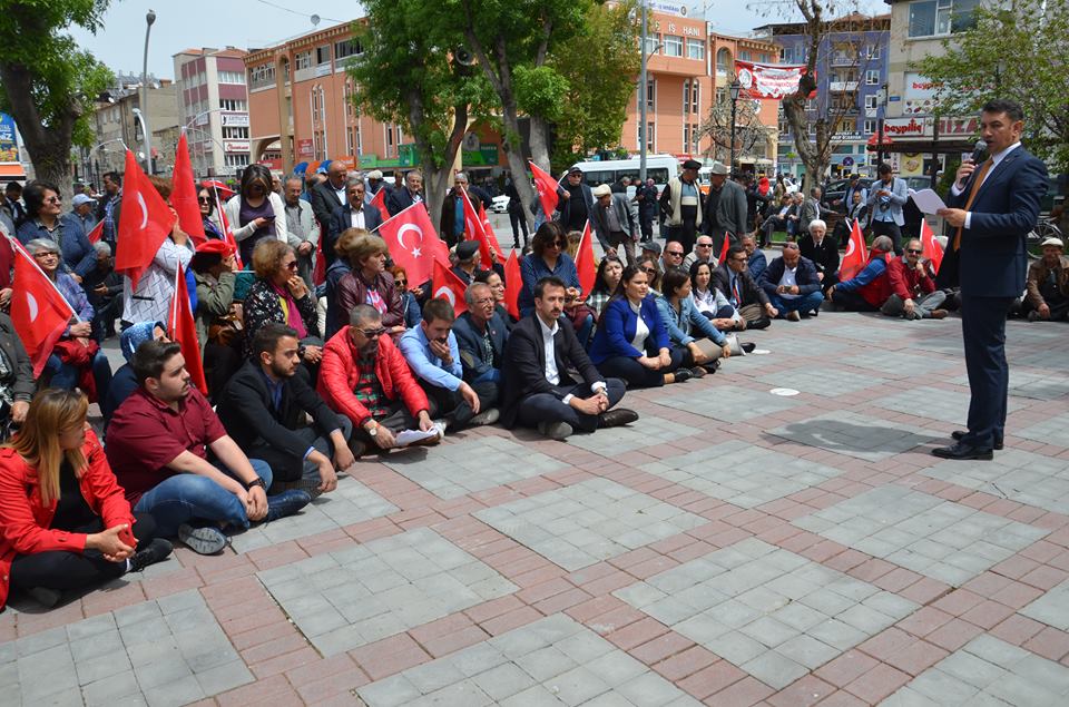 CHP, OHAL'in YEDİNCİ KEZ UZATILMASINI PROTESTO ETMEK İÇİN TOPLANDI