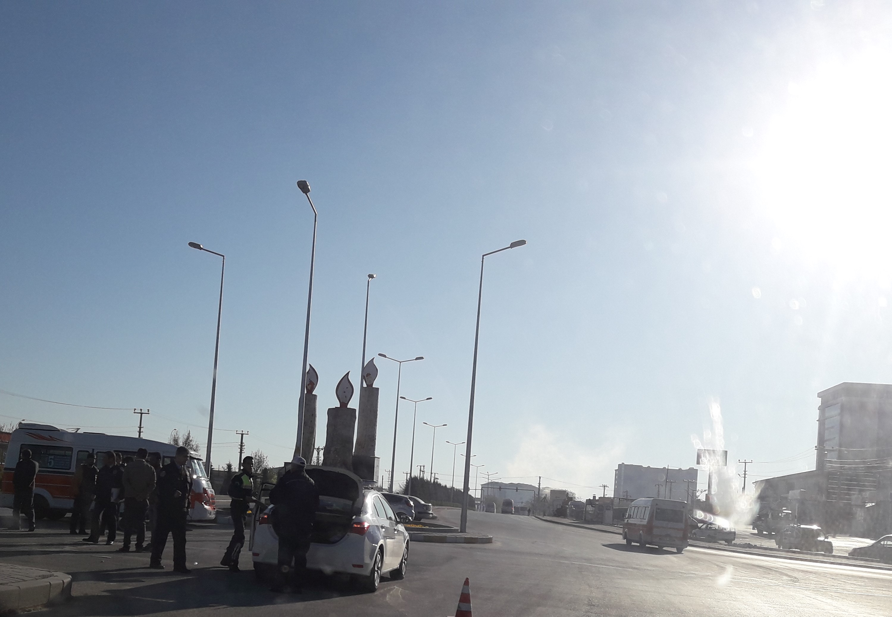 Trafik ışıkları olmayan döner kavşaklar, tehlike saçıyor