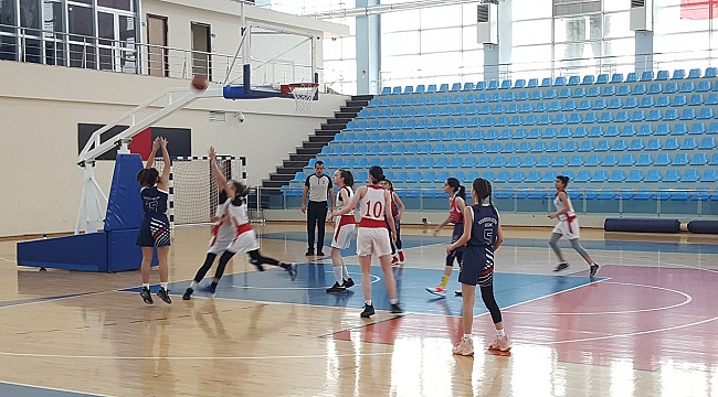 KIZLAR BASKETBOL BÖLGE ŞAMPİYONASI KARAMAN'DA BAŞLADI
