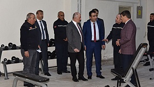 Karaman Valisi Fahri Meral Belediye Başkanı Savaş Kalaycı İtfayeyi ziyaret etti