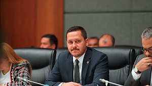 SELMAN OĞUZHAN ESER ''BİR MİLLETİN YEDİ DÜVELE KARŞI ONURLU DİRENİŞİDİR ÇANAKKALE''