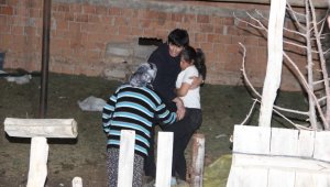 10 Saatir Kayıp kız çocuğu ağılın avlusunda uyurken bulundu