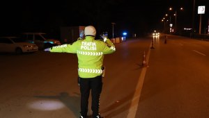 Karaman polisi, Mersin ve Konya'ya giden sürücüleri yasak konusunda uyardı