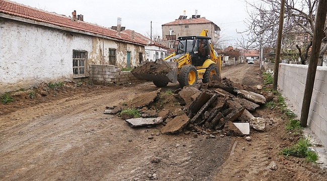 Belediye'den asfalt ve kaldırım çalışması