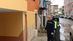 Karaman da Bir muhtar kendi mahallesini dezenfekte etti