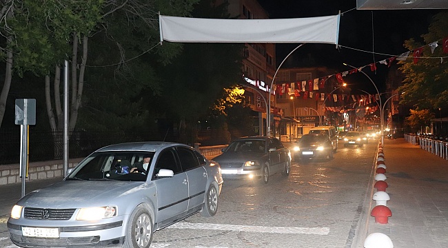 Karaman'da kısıtlamanın bitmesiyle vatandaşlar kendilerini sokağa attı