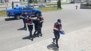 Karaman'da 5 suçtan aranan cezaevi firarisi sahte kimlikle yakalandı