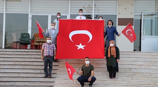 Karaman'da karantinadaki 288 vatandaş saat 19.19'da İstiklal Marşı'nı okudu