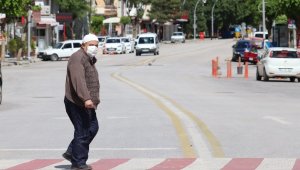 Tüm Türkiye'de olduğu gibi Karaman'da 65 yaş üstü vatandaşlar iznin tadını doyasıya çıkardı