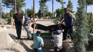 Çoğlu Köyünde Öldürülen Afgan uyruklu çoban kimsesizler mezarlığına defnedildi