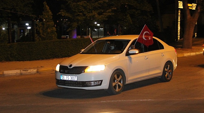 Ayasofya'nın ibadete açılması Karaman'da düzenlenen konvoyla kutlandı