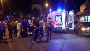 Ciple çarpışan motosikletteki baba ve kızı yaralandı