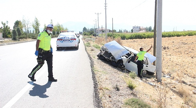 Direğe çarpan otomobilin sürücüsü ağır yaralandı