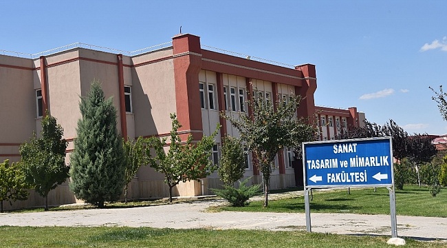 KMÜ'de Sanat, Tasarım ve Mimarlık Fakültesine dekan ataması yapıldı