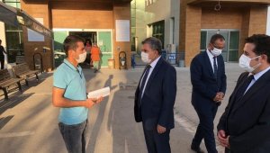 VALİ MEHMET Alparslan Işık, Covid-19 olası vaka polikliniğinde incelemelerde bulundu