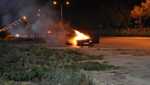 Karaman'da Seyir halindeki otomobil biranda alev topuna döndü