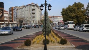 Karaman Belediyesi bakım ve aydınlatma çalışmalarını sürdürüyor