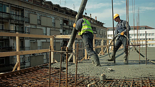 Karaman'da 11 katlı inşaatın çatısından düşen işçi öldü