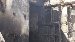 Karaman'da bir ev kül oldu