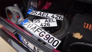 Polisin 'dur' ihtarına uymayan sürücü aracın bagajında 2 farklı otomobile ait plaka buldu