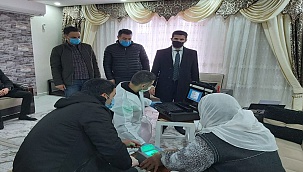 Batman'da şehit ve gazi yakınların kimlikleri evde yenileniyor