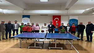 Spor Salonu'na gelinlik ve damatlıkla çıktılar