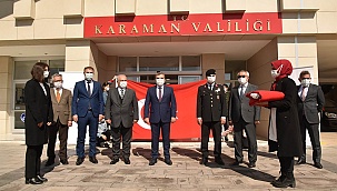  “81 Genç 81 Bayrak” etkinliği kapsamında Karaman Valiliği önünde bayrak teslim töreni gerçekleştirildi.