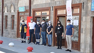 Gazi Mustafa Kemal İÖO bahçesi ve İsmet Paşa caddesinde bulunan Taş Binaya randevusuz aşı noktaları kuruldu 