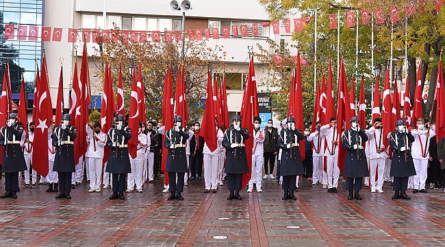 Türkiye Cumhuriyeti'nin kurucusu başkomutan Mustafa Kemal Atatürk Karaman'da anılıyor
