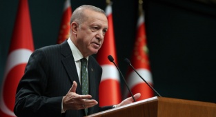 Cumhurbaşkanı Recep Tayyip Erdoğan, Cumhurbaşkanlığı Külliyesinde gerçekleştirilen Cumhurbaşkanlığı Kabinesi Toplantısı’nın ardından basın açıklaması yaptı.