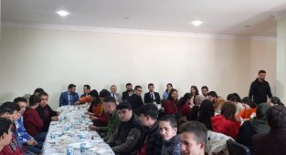 Kazimkarabekir Ziraat Odası Başkanı Muammer HARMANDAR Çanakkale Şehitleri için Öğrenci ve Öğretmenlere yemek verdi