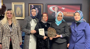 KMÜ'LÜ HANIMLARDAN ANKARA ÇIKARMASI