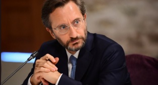 Fahrettin Altun'dan TÜGVA'ya geçmiş olsun mesajı