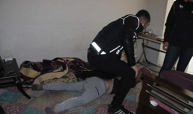 Karaman merkezli 4 ilde uyuşturucu satıcılarına şafak operasyonu: 18 gözaltı