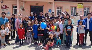 GÖNÜLLÜ GENÇLERDEN MİNİK ÖĞRENCİLERE ZİYARET
