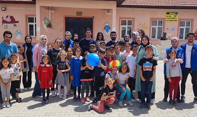 GÖNÜLLÜ GENÇLERDEN MİNİK ÖĞRENCİLERE ZİYARET