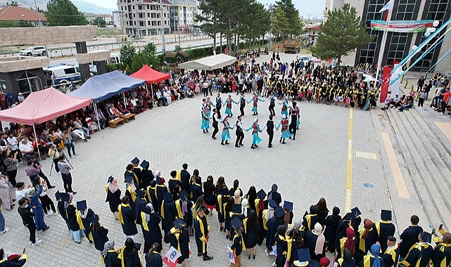 KAZIMKARABEKİRDE MEZUNİYET COŞKUSU