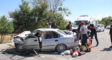 Seyir Halindeki Tıra Çarpan Otomobildeki 1'i bebek 3 kişi yaralandı.