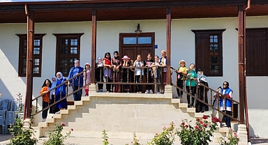 ÇOCUKLAR ATA YADİGARI MEKÂNLARI GEZDİ