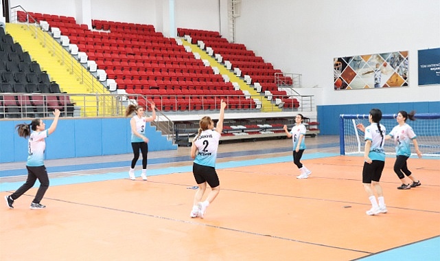 GOLBOL KADIN MİLLİ TAKIMI DÜNYA ŞAMPİYONASINA KARAMAN'DA HAZIRLANIYOR