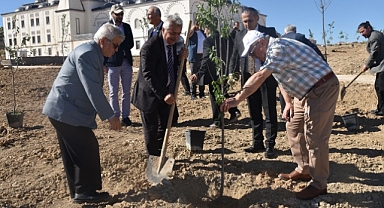KMÜ ‘SAĞLIK ŞEHİTLERİ PARKI’NA 1500 FİDAN