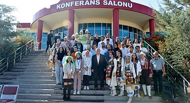 Rektör Ak, ''Öğrencilerimize Yaptığımız Tavsiyelerimizi Çarpıtıyorlar''