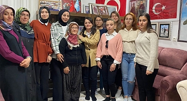 ÖĞRENCİLERDEN ŞEHİT AİLELERİNE ZİYARET