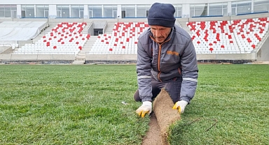 Karaman stadyumunda çim serme çalışması başladı