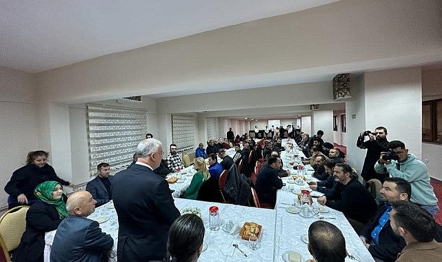 AK PARTİDEN ARABAŞILI KUTLAMA