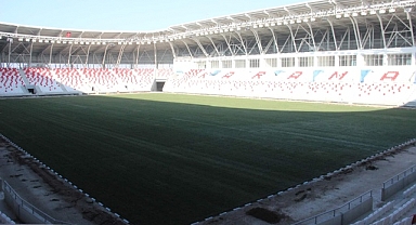 Karaman’ın yeni şehir stadyumunda çim serme işlemi tamamlandı